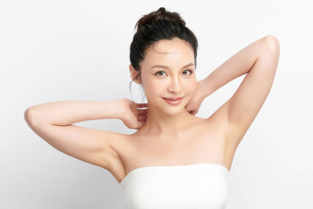 women posing with clean skin after laser treatment
